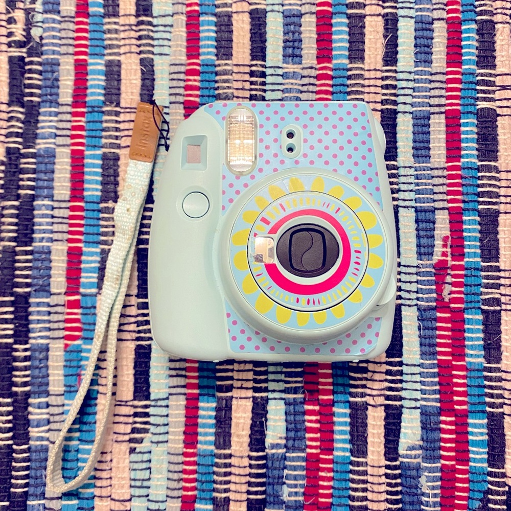 INSTAX 9 Teal Polaroid Camera